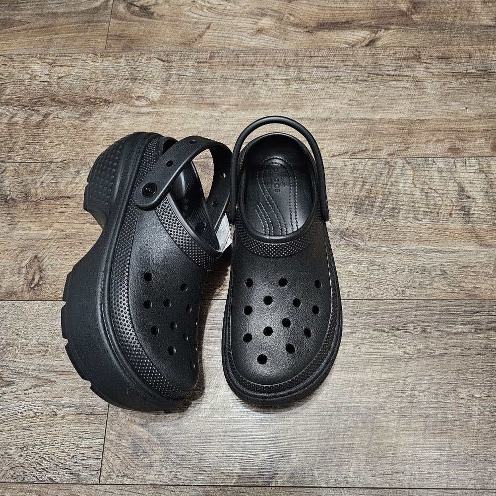 New Crocs Dual Comfort sandals women's size 10